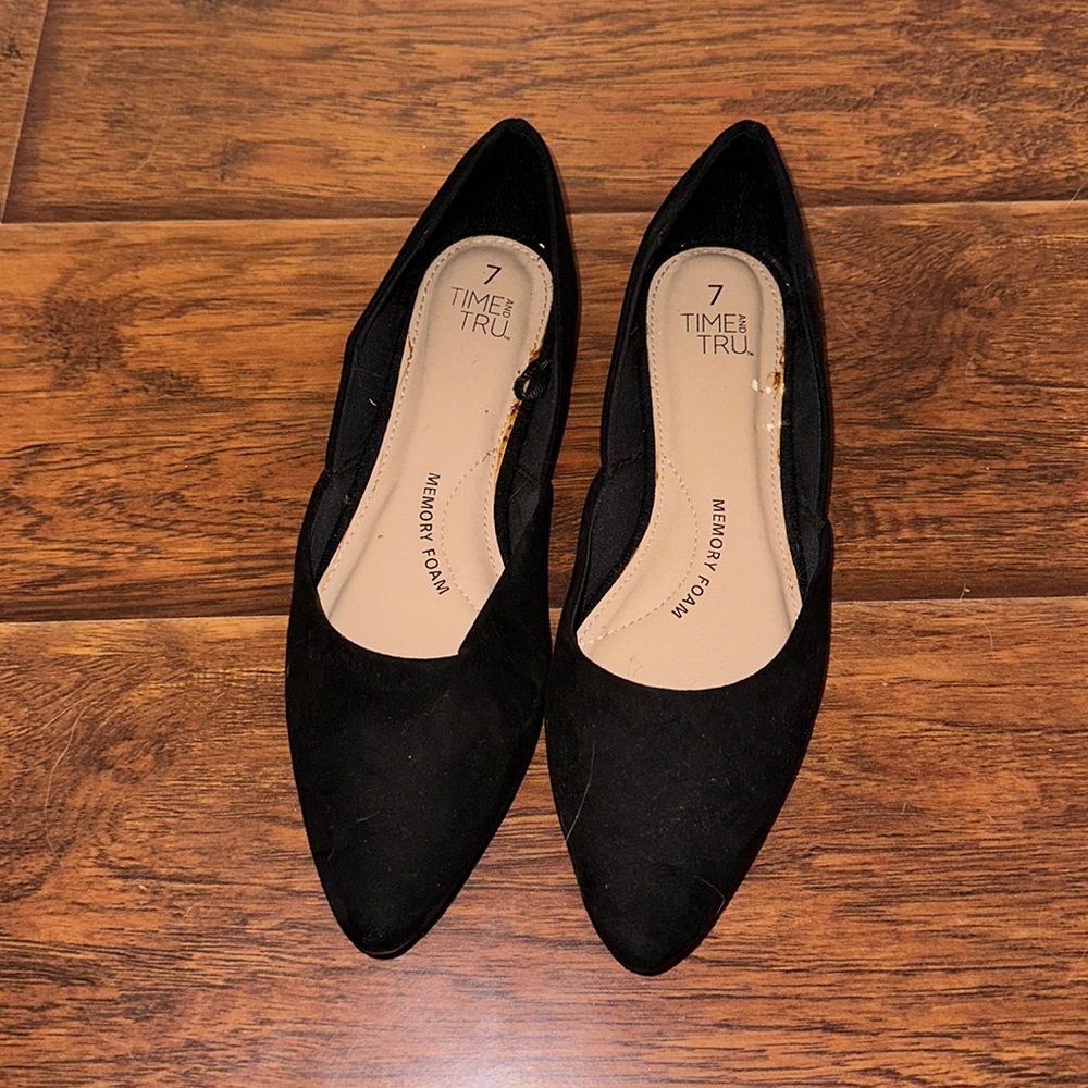 Black pointed flats